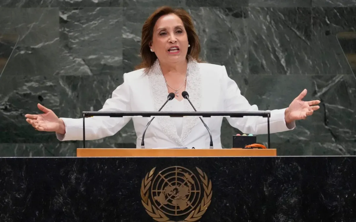 Bà Dina Boluarte phát biểu tại Đại hội đồng Liên hợp quốc hôm 23/9/2025 (Ảnh: AP)
