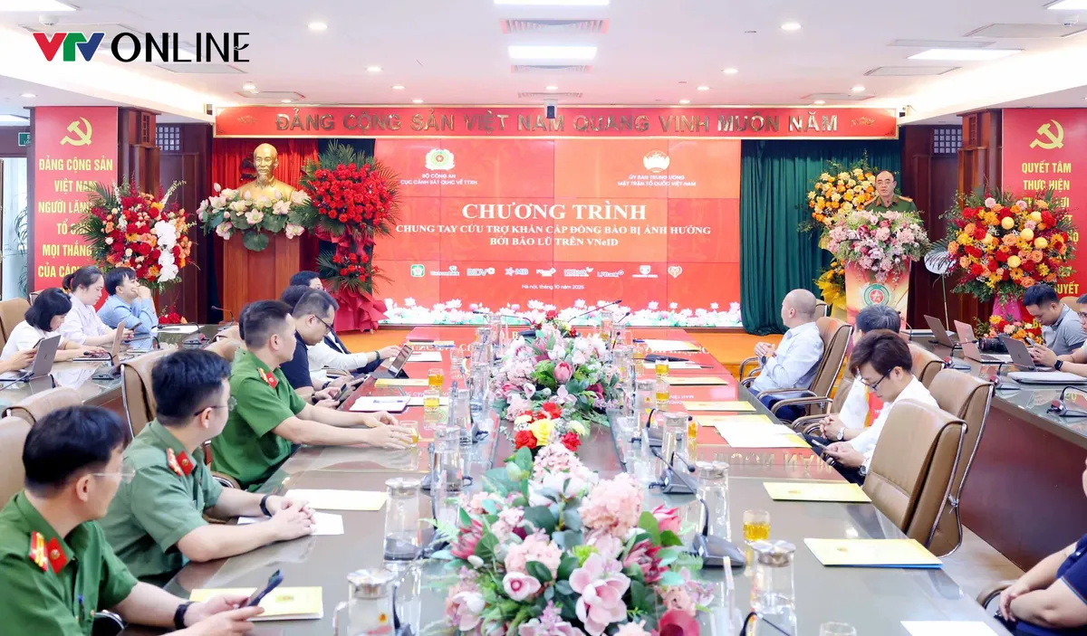Chung tay hỗ trợ đồng bào vùng bão lũ qua ứng dụng VNeID - Ảnh 4.