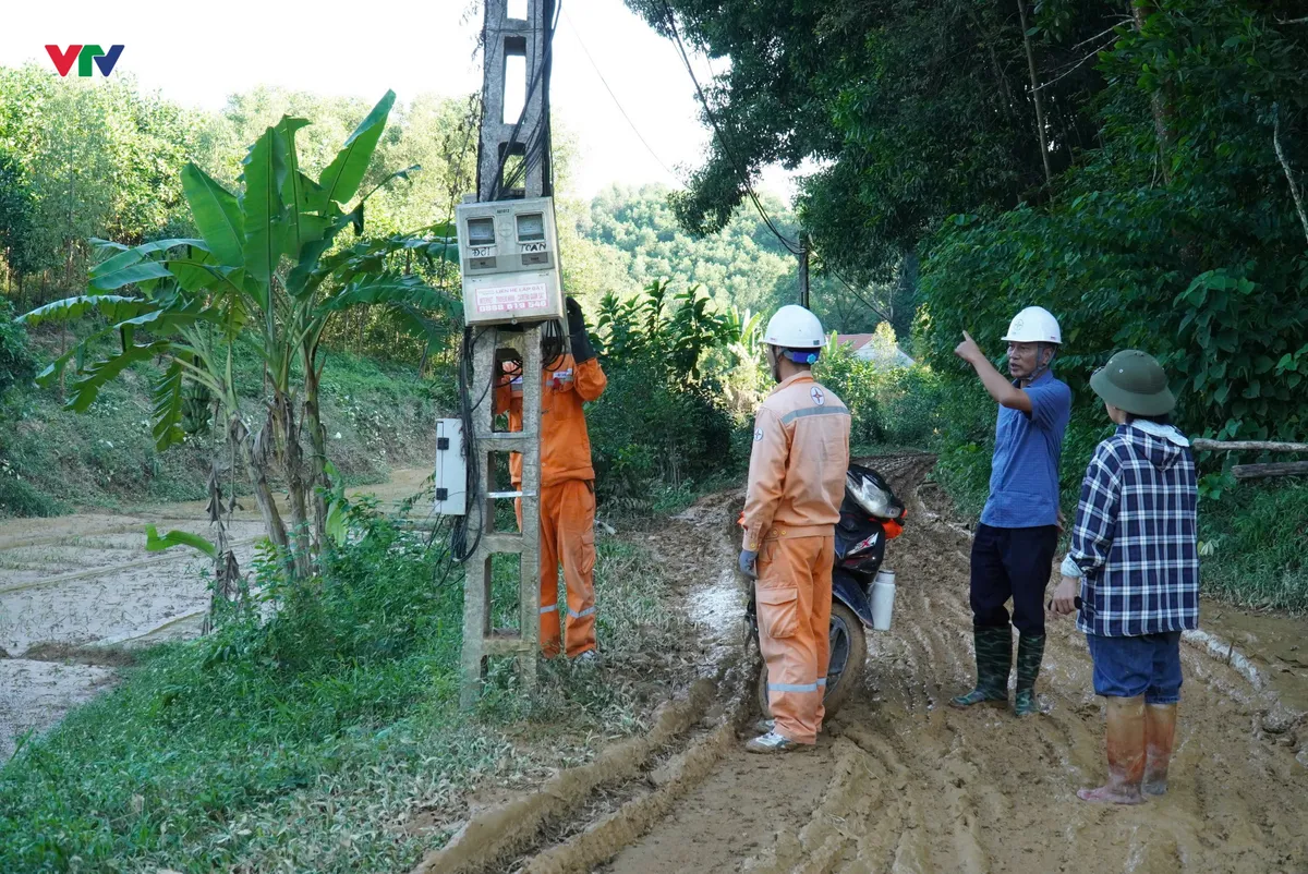 Bắc Ninh: Khẩn trương khôi phục lưới điện sau mưa lũ - Ảnh 4.