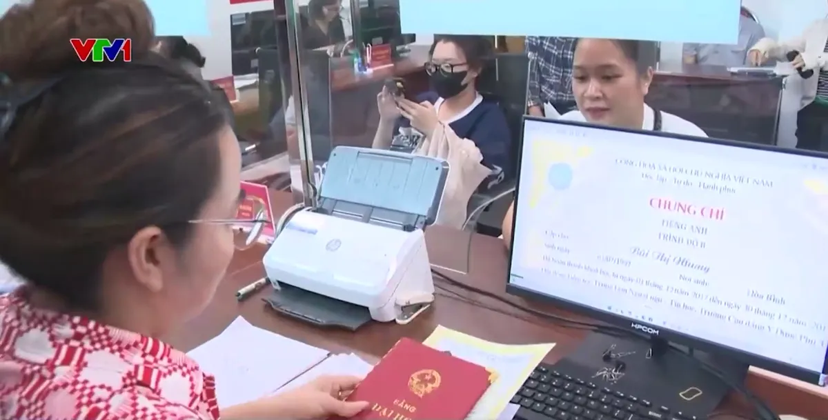 Ba tháng triển khai chính quyền địa phương hai cấp với dịch vụ công - Ảnh 3.
