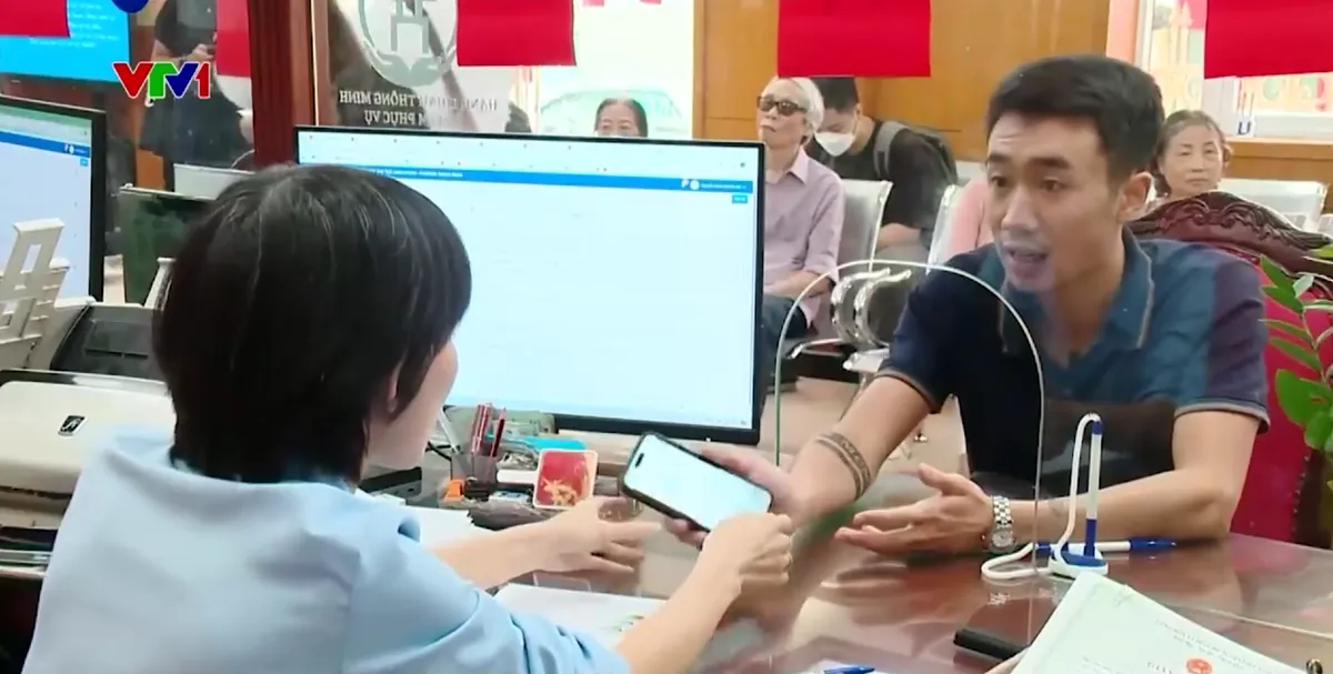 Ba tháng triển khai chính quyền địa phương hai cấp với dịch vụ công - Ảnh 1.