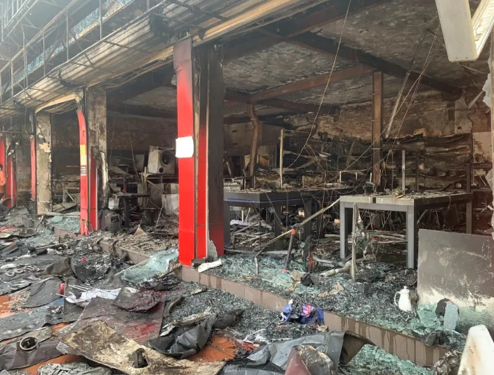 Cháy lớn tại cửa hàng điện máy ở Hà Nội - Ảnh 2.