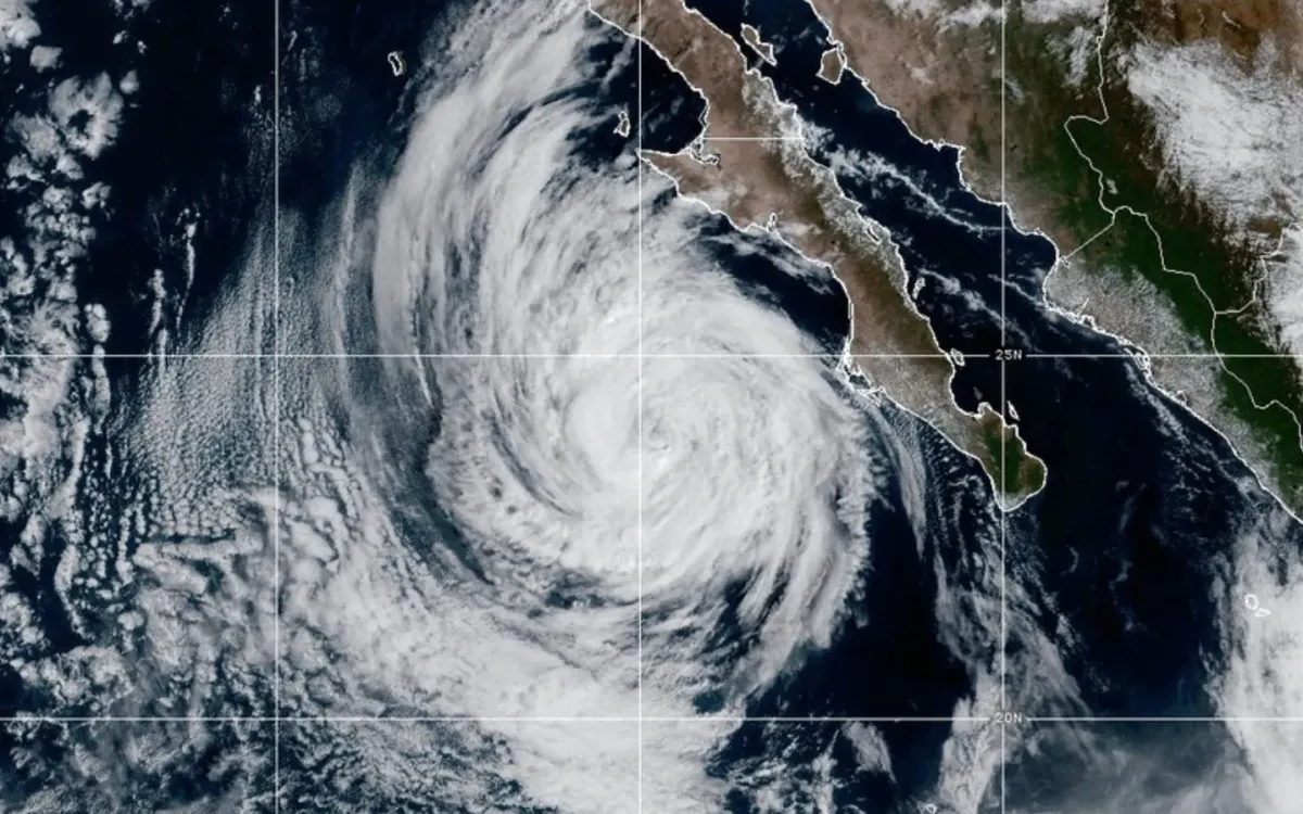 Ảnh vệ tinh NOAA chụp lúc 14h09 ngày 9/10/2025 cho thấy bão nhiệt đới Priscilla ngoài khơi phía Tây Mexico trên Thái Bình Dương (Ảnh: AP) Ảnh vệ tinh NOAA chụp lúc 14h09 ngày 9/10/2025 cho thấy bão nhiệt đới Priscilla ngoài khơi phía Tây Mexico trên Thái Bình Dương (Ảnh: AP)