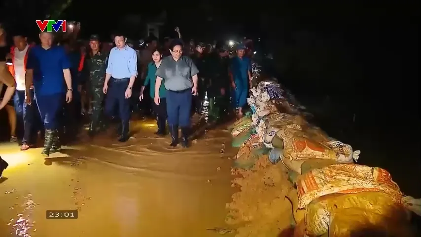 Thủ tướng kiểm tra công tác ứng phó lũ tại Hà Nội  - Ảnh 1.