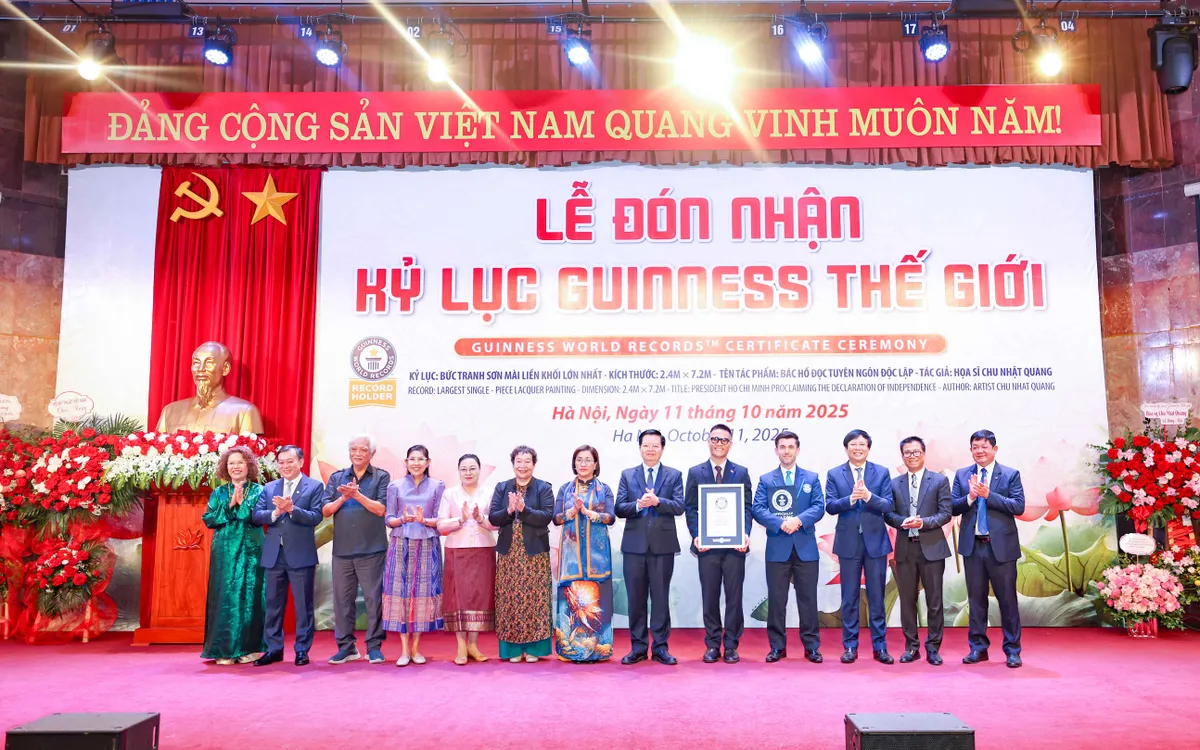 Tranh sơn mài Bác Hồ đọc Tuyên ngôn độc lập và hành trình chinh phục kỷ lục Guinness  - Ảnh 2.