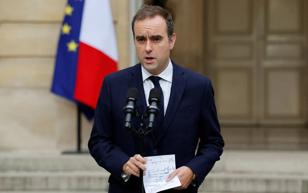 Ông Sebastien Lecornu phát biểu tại Dinh Matignon, Paris, ngày 8/10/2025 (Ảnh: AP) Ông Sebastien Lecornu phát biểu tại Dinh Matignon, Paris, ngày 8/10/2025 (Ảnh: AP)