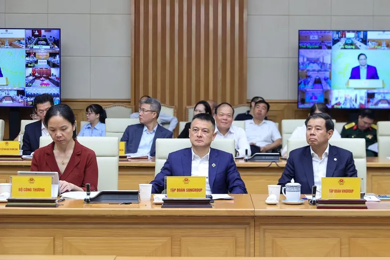 Thủ tướng: Đột phá phát triển nhà ở xã hội phù hợp từng địa phương, đầy đủ hạ tầng và cân đối cung-cầu - Ảnh 6.