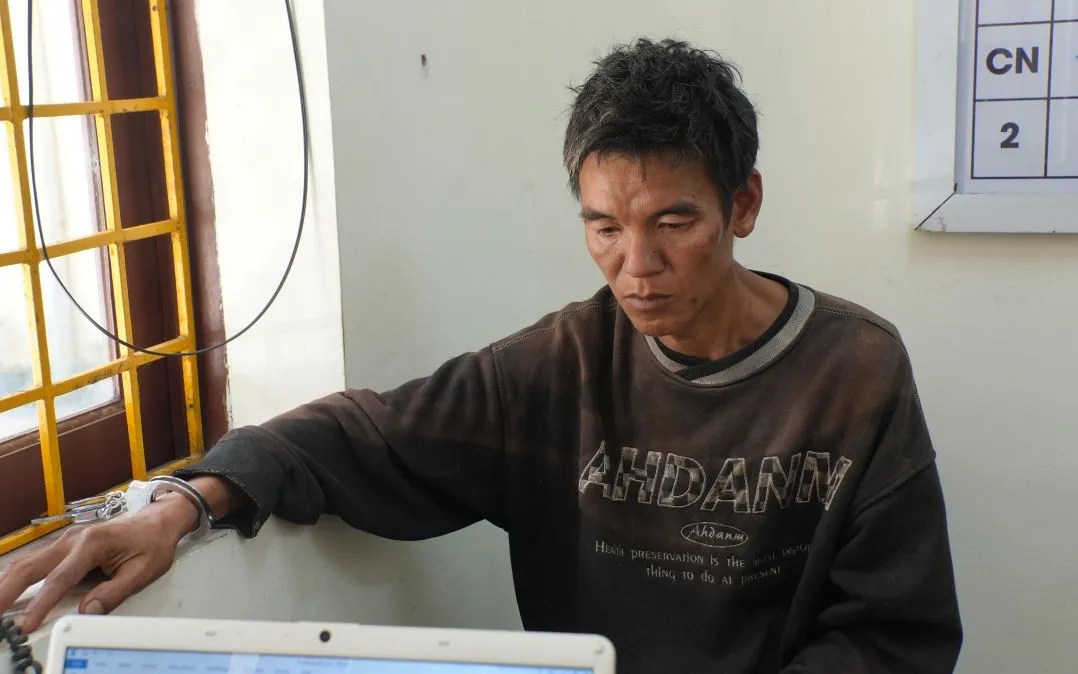 Đội tượng Phùng Vần Cản tại cơ quan Công an Đội tượng Phùng Vần Cản tại cơ quan Công an