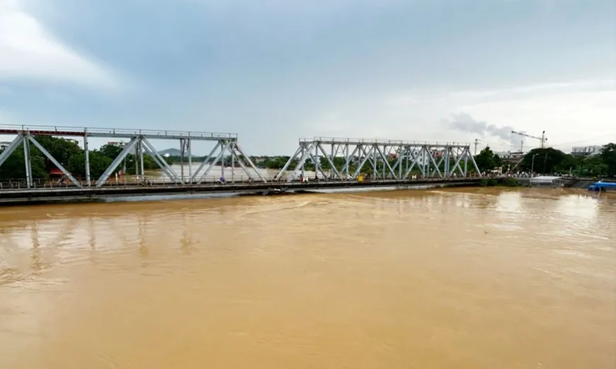 Xã Trung Giã (Hà Nội) vẫn còn 2 thôn bị cô lập - Ảnh 1.