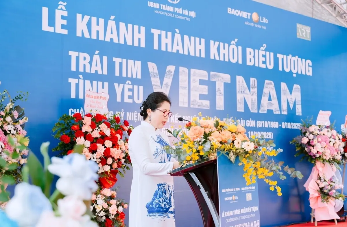 Khánh thành biểu tượng Trái tim Tình yêu Việt Nam tại Công viên Thống Nhất - Ảnh 2.