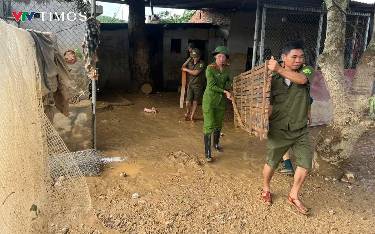 Lực lượng công an Bắc Ninh hỗ trợ người dân khắc phục hậu quả thiên tai. Lực lượng công an Bắc Ninh hỗ trợ người dân khắc phục hậu quả thiên tai.
