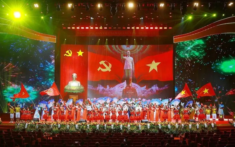 Chương trình nghệ thuật chào mừng Đại hội đại biểu Đảng bộ Chính phủ lần thứ nhất, nhiệm kỳ 2025 - 2030. (Ảnh: TTXVN) Chương trình nghệ thuật chào mừng Đại hội đại biểu Đảng bộ Chính phủ lần thứ nhất, nhiệm kỳ 2025 - 2030. (Ảnh: TTXVN)