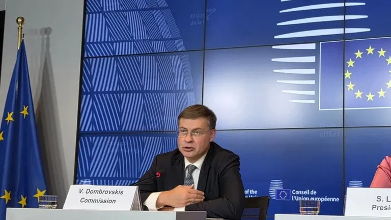 EU chuẩn bị cấp cho Ukraine hàng tỷ USD từ tài sản bị đóng băng của Nga - Ảnh 1. EU chuẩn bị cấp cho Ukraine hàng tỷ USD từ tài sản bị đóng băng của Nga - Ảnh 1.