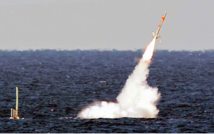 Tên lửa hành trình Tomahawk (Ảnh: Raytheon) Tên lửa hành trình Tomahawk (Ảnh: Raytheon)