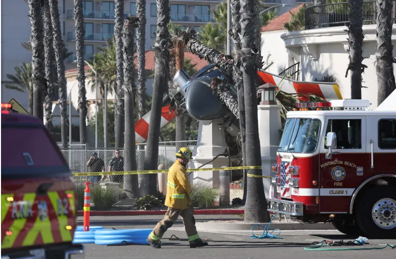 Trực thăng rơi gần khách sạn ở bang California (Mỹ), 5 người nhập viện - Ảnh 1.