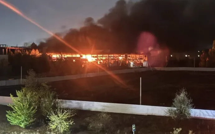 Siêu thị Sigma ở Donetsk sau khi bị máy bay không người lái của Ukraine tấn công (Ảnh: ©  Social media/RT) Siêu thị Sigma ở Donetsk sau khi bị máy bay không người lái của Ukraine tấn công (Ảnh: ©  Social media/RT)