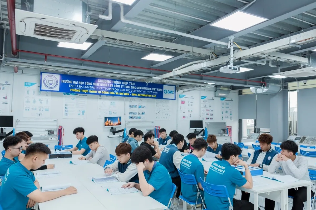 Đại học C&ocirc;ng nghệ Đ&ocirc;ng &Aacute; &ndash; Điểm đến đ&agrave;o tạo nguồn nh&acirc;n lực chất lượng cao cho thời đại số- Ảnh 2.