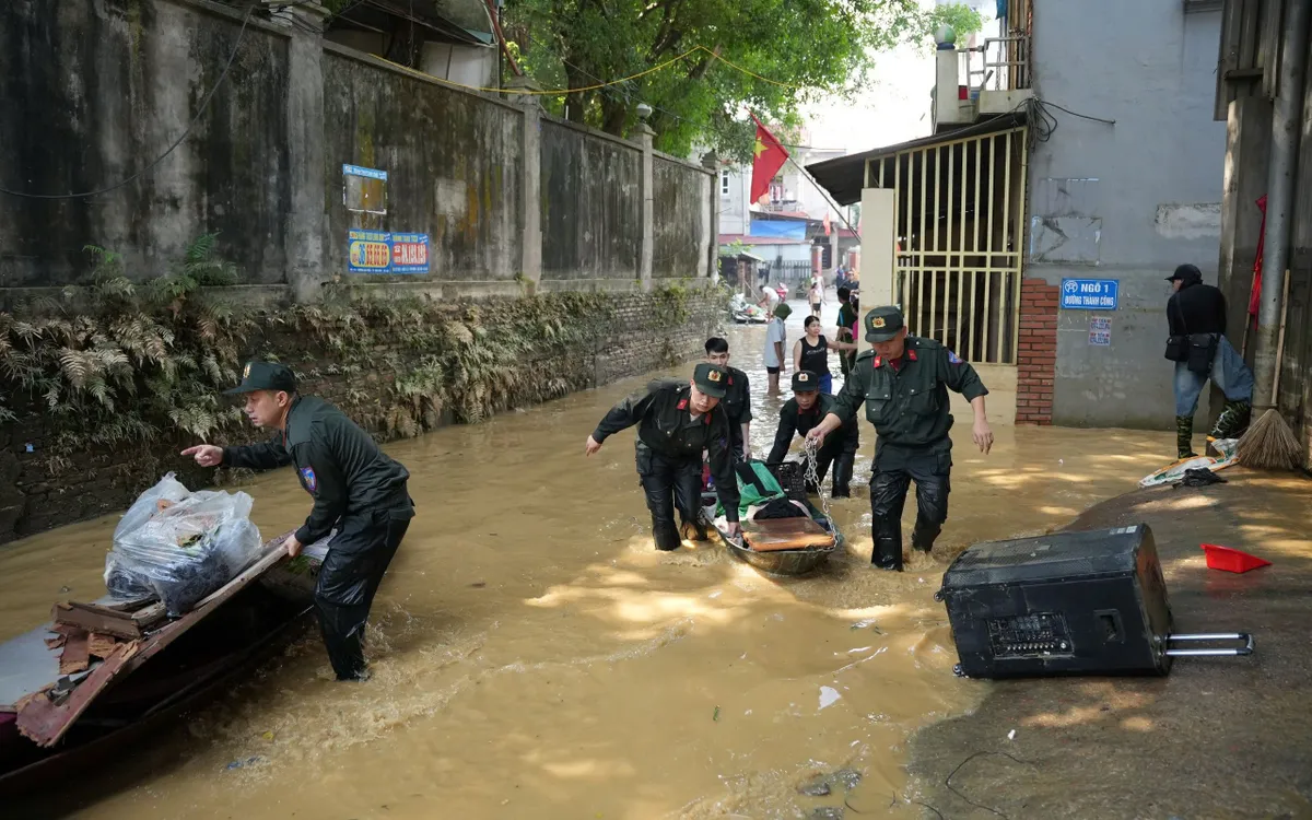 Thôn Đô Tân và An Lạc xã Trung Giã vẫn bị cô lập. Thôn Đô Tân và An Lạc xã Trung Giã vẫn bị cô lập.