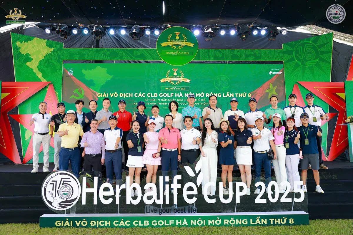 Khoảnh khắc đẹp tại Giải Golf Hà Nội Mở rộng 2025: Chung tay vì những trái tim cần được chữa lành - Ảnh 2.