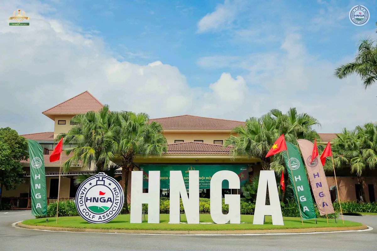 Khoảnh khắc đẹp tại Giải Golf Hà Nội Mở rộng 2025: Chung tay vì những trái tim cần được chữa lành - Ảnh 1.