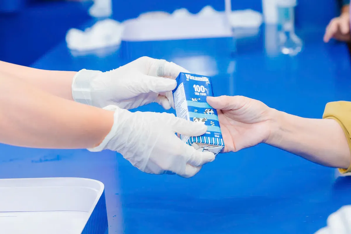 Vinamilk: Minh bạch và truy xuất nguồn gốc sản phẩm là bảo vệ người tiêu dùng, cam kết phát triển bền vững - Ảnh 2.