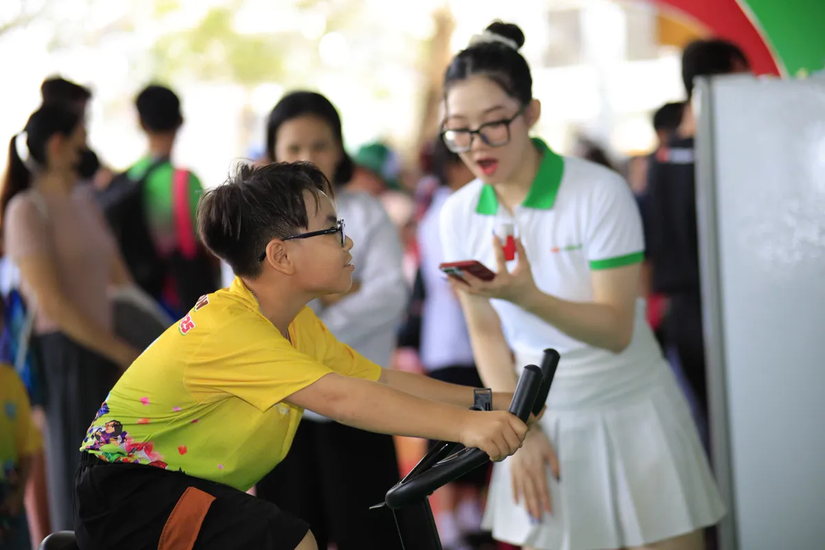 FE CREDIT truyền cảm hứng "sống khỏe - tài chính chủ động" tại giải Marathon Đất Sen Hồng 2025- Ảnh 2. FE CREDIT truyền cảm hứng "sống khỏe - tài chính chủ động" tại giải Marathon Đất Sen Hồng 2025- Ảnh 2.