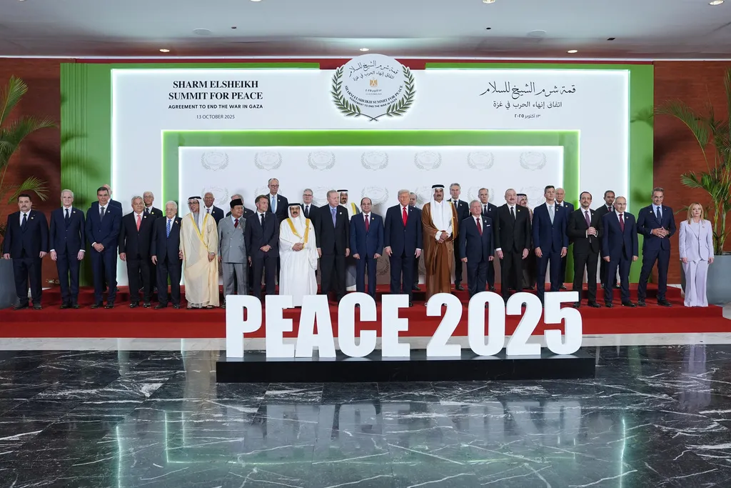 Ký kết thỏa thuận hòa bình, mở đầu chặng đường tái thiết Gaza - Ảnh 2.