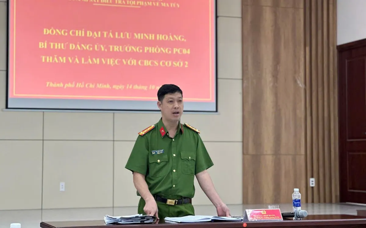 Đại tá Lưu Minh Hoàng tại buổi làm việc Đại tá Lưu Minh Hoàng tại buổi làm việc