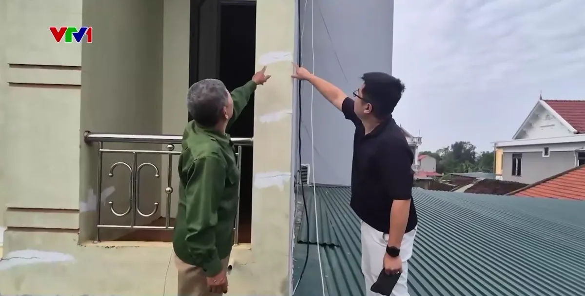 Nhiều hộ dân bị nứt nhà do thi công tỉnh lộ - Ảnh 1.