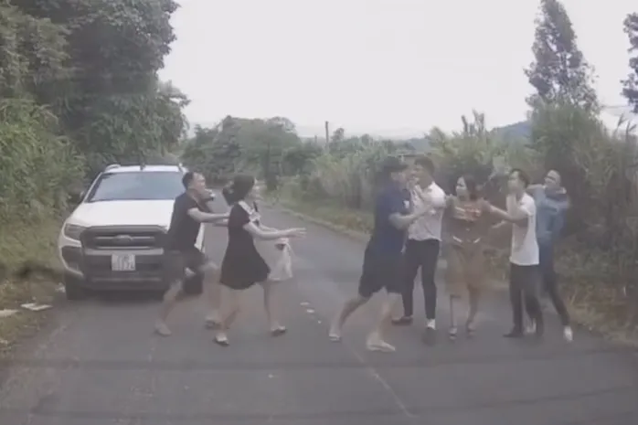 Xác minh thông tin đánh nhau sau va chạm giao thông trên Quốc lộ 28 - Ảnh 1.