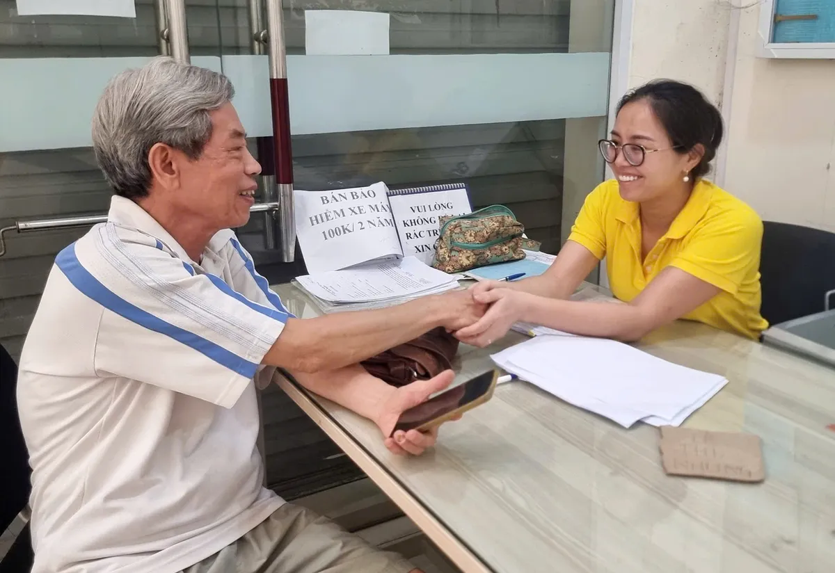 Chi trả lương hưu cho hơn 20.000 người tại Thái Nguyên ngay sau lũ - Ảnh 1.