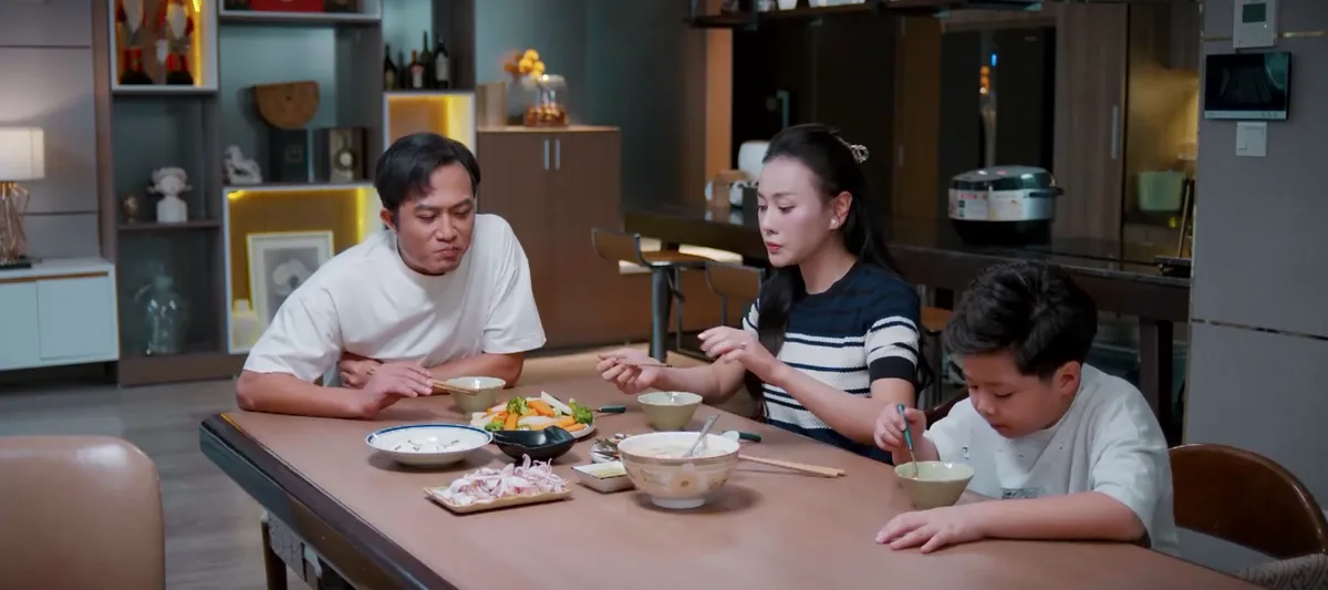 Gió ngang khoảng trời xanh - Tập 28: Bỏ qua 'chỉ thị' của vợ, Đăng chạy đến bên nữ đối tác- Ảnh 1. Gió ngang khoảng trời xanh - Tập 28: Bỏ qua 'chỉ thị' của vợ, Đăng chạy đến bên nữ đối tác - Ảnh 1.