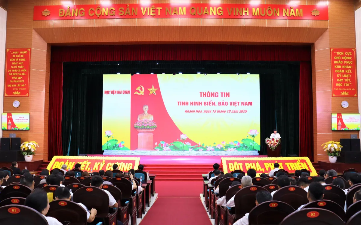 Quang cảnh buổi tuyên truyền Quang cảnh buổi tuyên truyền