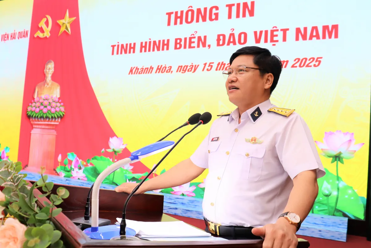 Học viện Hải quân thông tin về biển, đảo cho 80 cán bộ, giảng viên, học viên Trường Chính trị tỉnh Đắk Lắk - Ảnh 1.