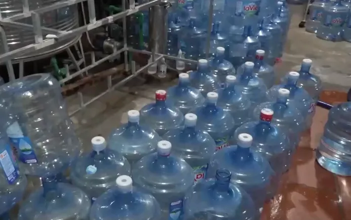 nước tinh khiết giả - Ảnh 1.