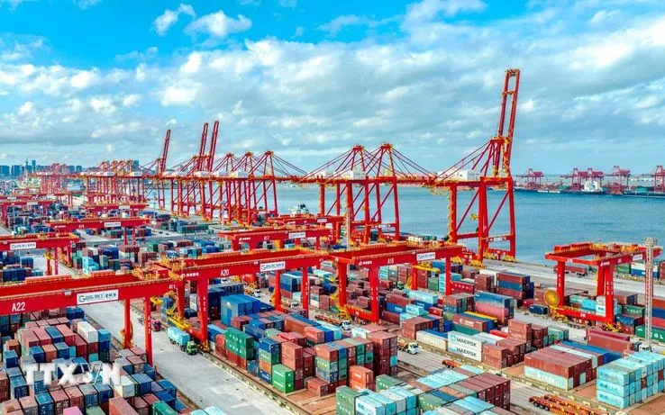 Cảng hàng hóa ở Sơn Đông, Trung Quốc. (Ảnh: THX/TTXVN) Cảng hàng hóa ở Sơn Đông, Trung Quốc. (Ảnh: THX/TTXVN)