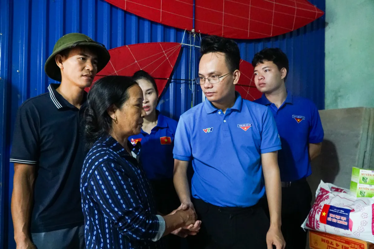 Đoàn Thanh niên VTV trao quà hỗ trợ người dân Thái Nguyên khắc phục hậu quả mưa lũ- Ảnh 13. Đoàn Thanh niên VTV trao quà hỗ trợ người dân Thái Nguyên khắc phục hậu quả mưa lũ- Ảnh 13.