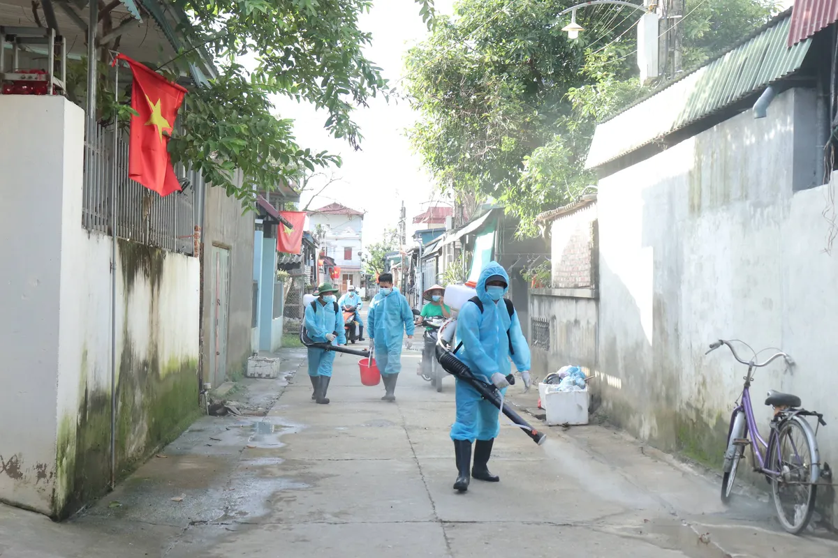 Cao Bằng tổng lực phun khử khuẩn môi trường, ngăn dịch bệnh bùng phát sau bão lũ- Ảnh 1. Cao Bằng tổng lực phun khử khuẩn môi trường, ngăn dịch bệnh bùng phát sau bão lũ- Ảnh 1.
