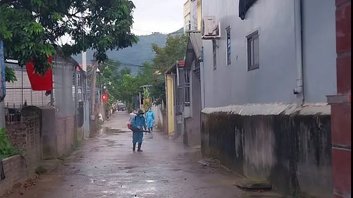 Cao Bằng tổng lực phun khử khuẩn môi trường, ngăn dịch bệnh bùng phát sau bão lũ- Ảnh 2. Cao Bằng tổng lực phun khử khuẩn môi trường, ngăn dịch bệnh bùng phát sau bão lũ- Ảnh 2.