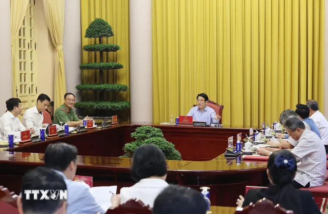 Chủ tịch nước Lương Cường chủ trì buổi làm việc. Chủ tịch nước Lương Cường chủ trì buổi làm việc.