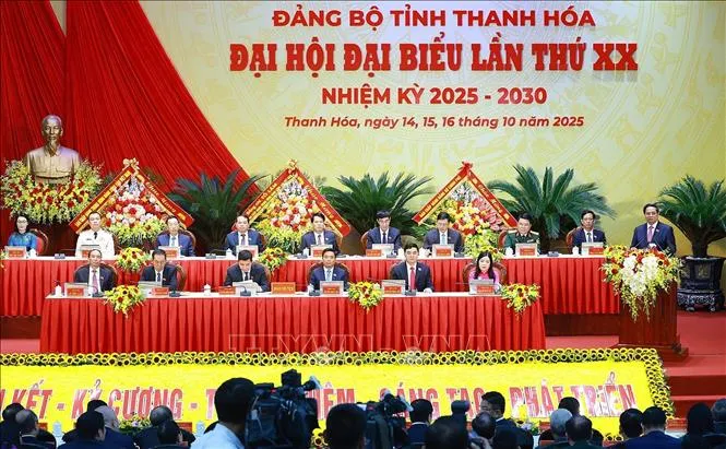 Thủ tướng: Thanh Hoá phải hiện thức hóa khát vọng phát triển, nhân dân ngày càng ấm no hạnh phúc - Ảnh 1.