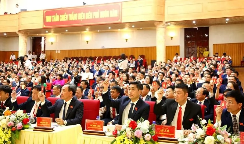 Ông Trần Tiến Dũng được bầu giữ chức Bí thư Tỉnh ủy Điện Biên - Ảnh 1.