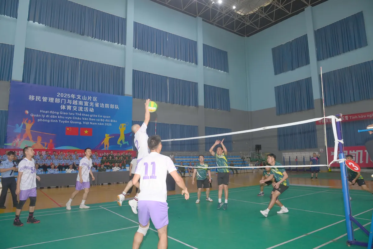 Thắt chặt tình hữu nghị biên cương qua giao lưu văn hóa, thể thao - Ảnh 4.