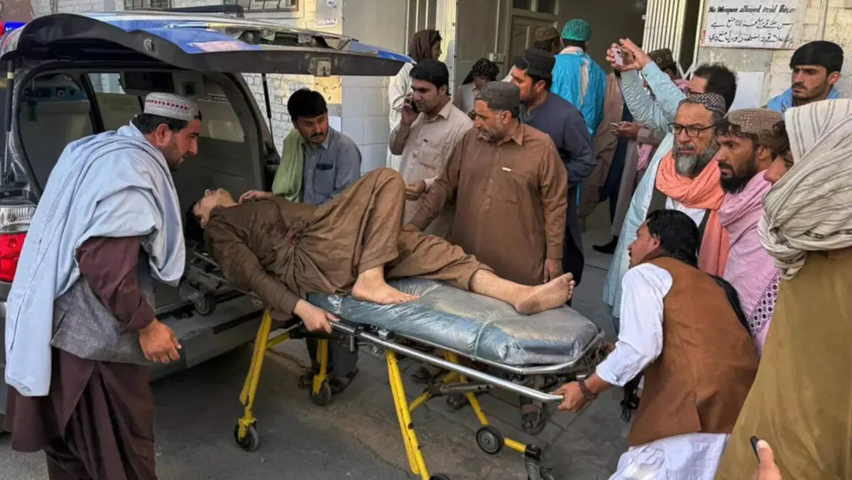 Pakistan và Afghanistan đạt thỏa thuận ngừng bắn tạm thời sau một tuần đụng độ - Ảnh 1.