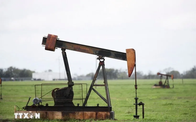 Giàn khoan dầu tại Texas, Mỹ. (Nguồn: THX/TTXVN) Giàn khoan dầu tại Texas, Mỹ. (Nguồn: THX/TTXVN)