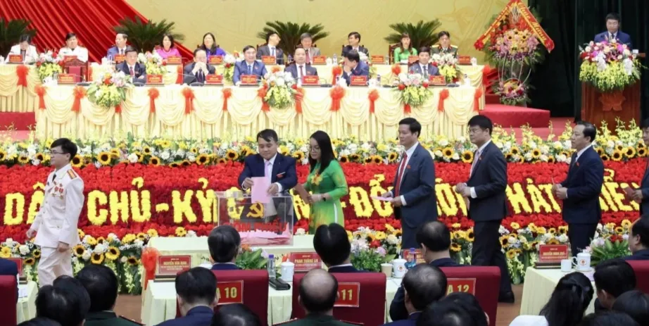 Ông Trần Tiến Dũng được bầu giữ chức Bí thư Tỉnh ủy Điện Biên - Ảnh 2.