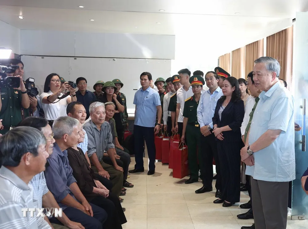 Tổng B&iacute; thư T&ocirc; L&acirc;m kiểm tra c&ocirc;ng t&aacute;c khắc phục hậu quả b&atilde;o, lụt tại Th&aacute;i Nguy&ecirc;n - Ảnh 1.