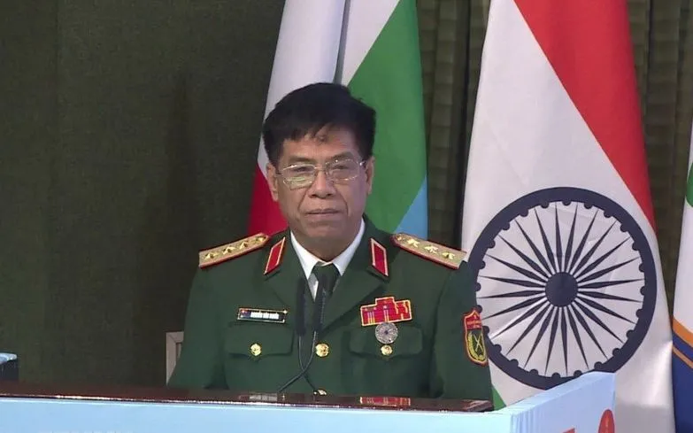 Thượng tướng Nguyễn Văn Nghĩa, Phó Tổng Tham mưu trưởng Quân đội Nhân dân Việt Nam, phát biểu tại Hội nghị. (Ảnh: TTXVN)