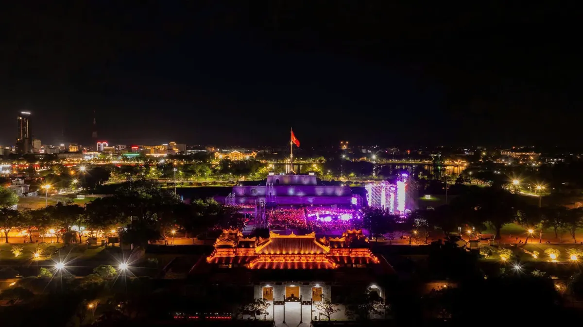 Đại nhạc hội quy tụ dàn nghệ sĩ nổi tiếng bế mạc Năm Du lịch Quốc gia  - Huế 2025- Ảnh 3.