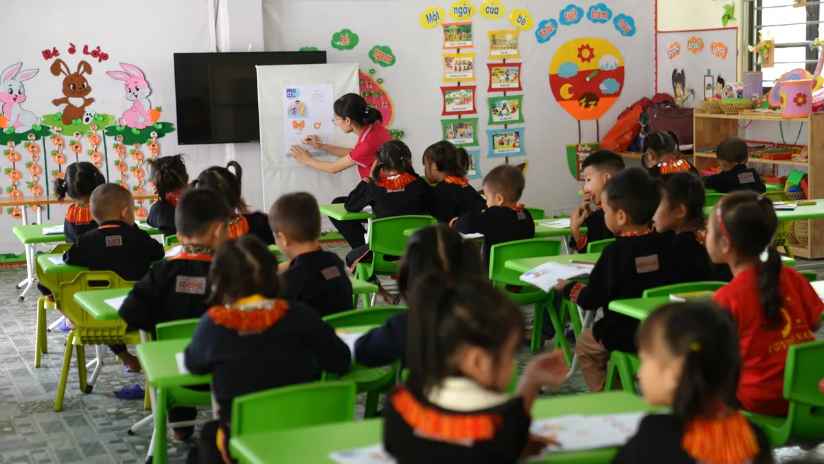 Điểm trường chênh vênh bên sườn núi, mỗi mùa mưa là một lần di dời lớp học- Ảnh 4. Điểm trường chênh vênh bên sườn núi, mỗi mùa mưa là một lần di dời lớp học- Ảnh 4.